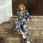 ENTERIZO ALISON AZUL OSCURO FLOR BEIGE