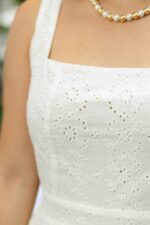 VESTIDO SCARLETT OJALILLO BLANCO - Imagen 4